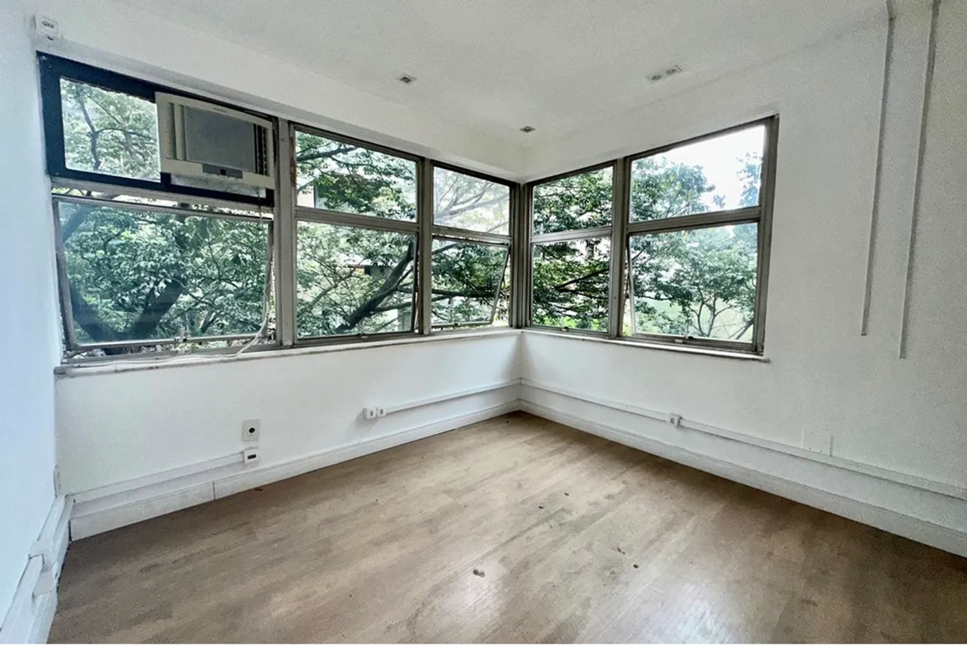 JPJEDL 680 Sala 601081056-54 - REMAX Lepex Exclusividades