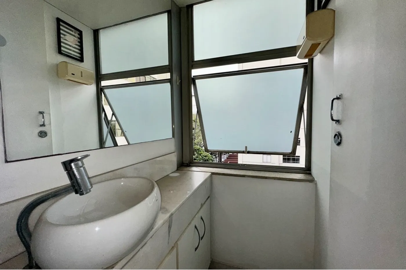 JPJEDL 680 Sala 601081056-54 - REMAX Lepex Exclusividades
