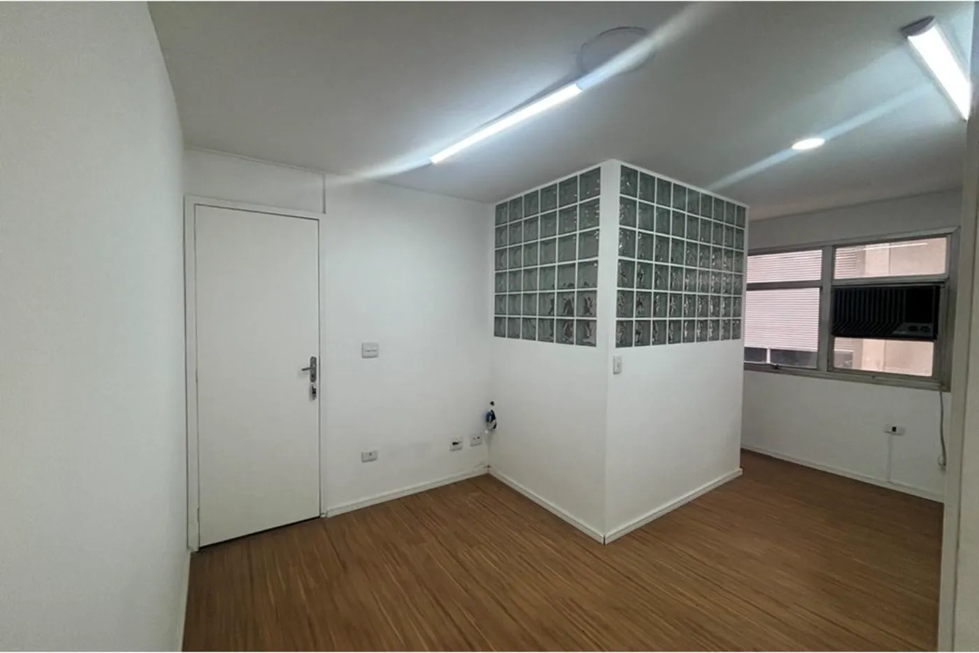 BVBLA 2466 Sala 601401007-76 - REMAX Paradisus Exclusividades