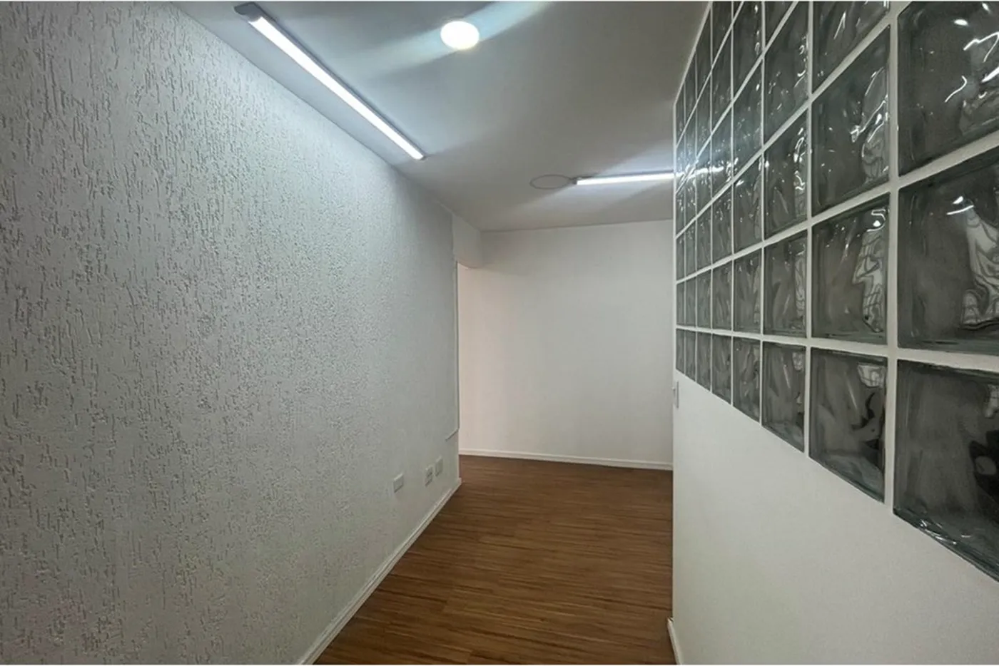 BVBLA 2466 Sala 601401007-76 - REMAX Paradisus Exclusividades
