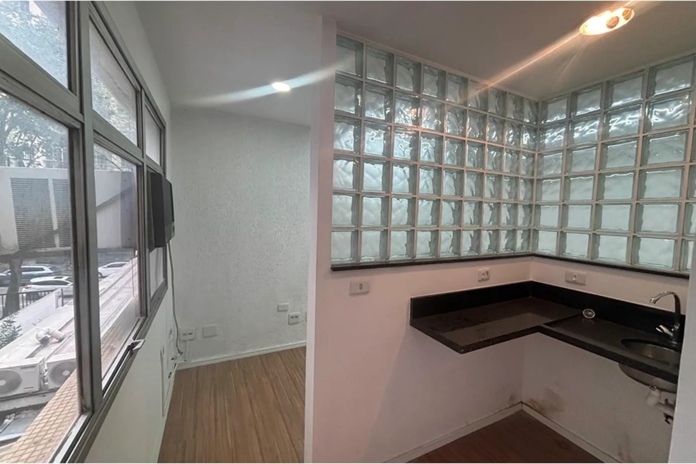 BVBLA 2466 Sala 601401007-76 - REMAX Paradisus Exclusividades