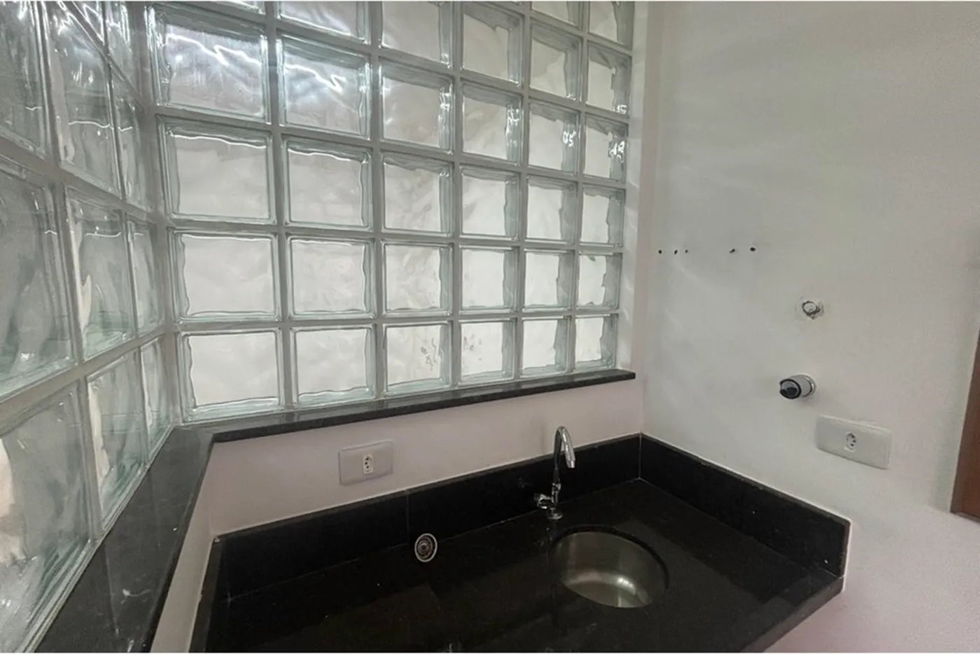 BVBLA 2466 Sala 601401007-76 - REMAX Paradisus Exclusividades
