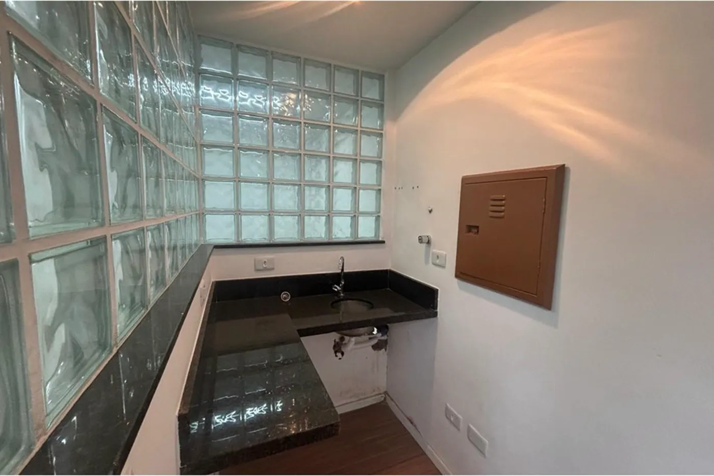 BVBLA 2466 Sala 601401007-76 - REMAX Paradisus Exclusividades