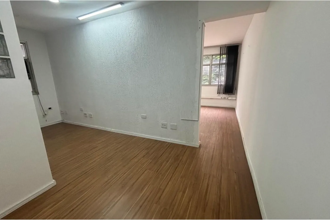 BVBLA 2466 Sala 601401007-76 - REMAX Paradisus Exclusividades