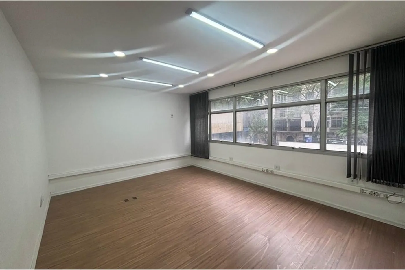 BVBLA 2466 Sala 601401007-76 - REMAX Paradisus Exclusividades