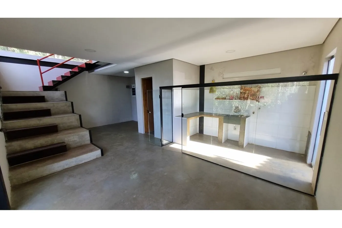 JINR 182 Casa 601361048-44 - REMAX Trio Exclusividades
