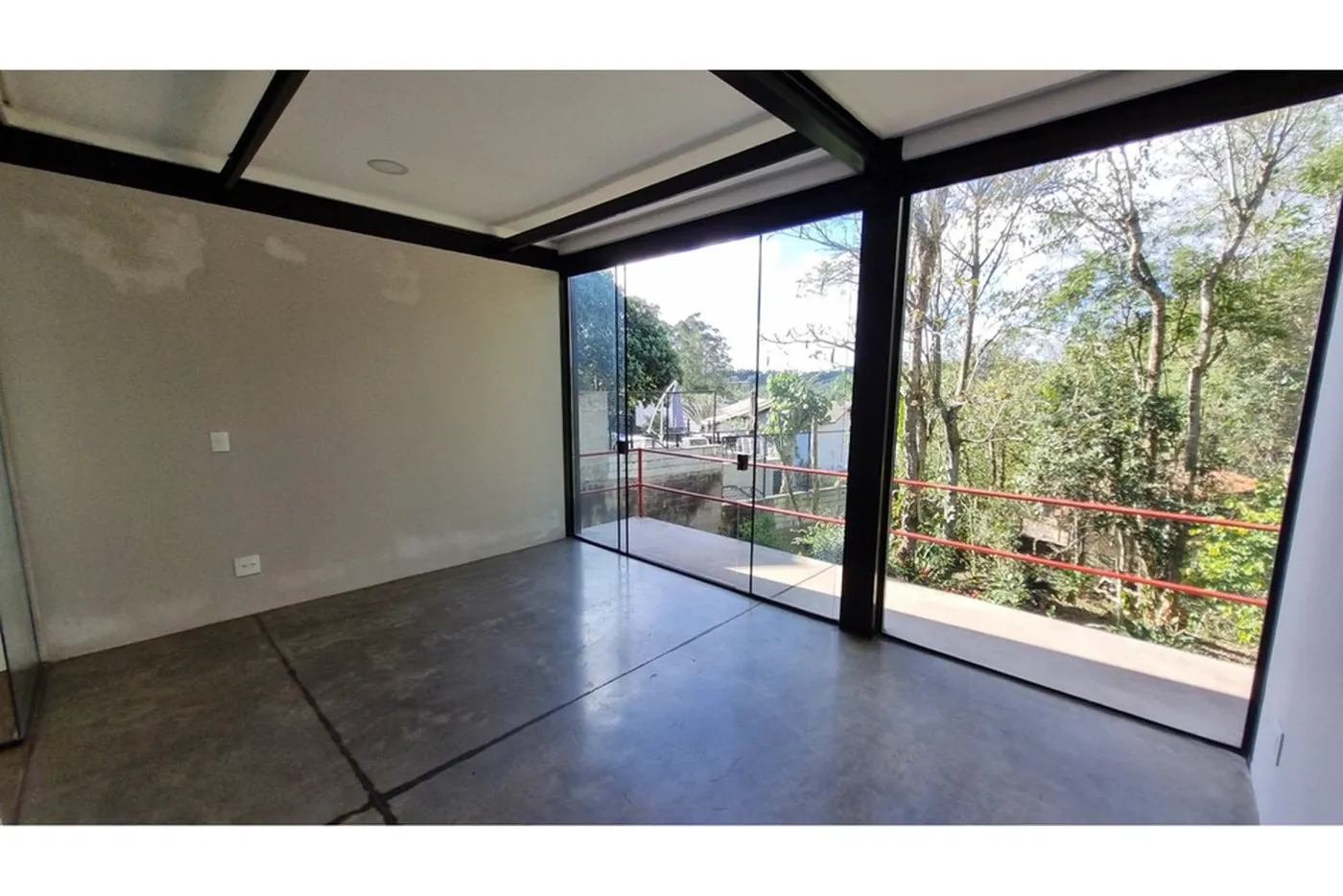 JINR 182 Casa 601361048-44 - REMAX Trio Exclusividades