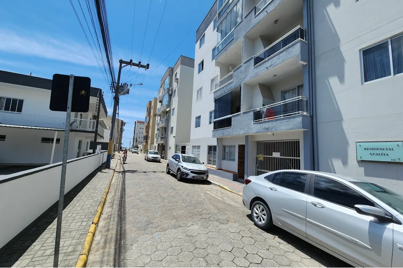 GEGH 135 Sala 590231179-237 - REMAX Dream On Exclusividades