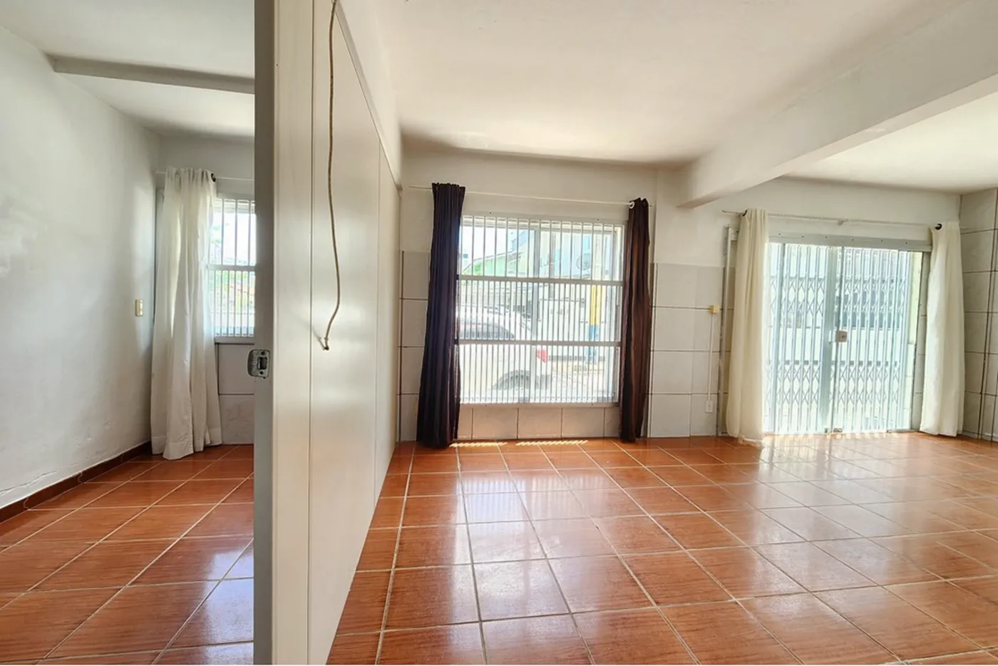GEGH 135 Sala 590231179-237 - REMAX Dream On Exclusividades