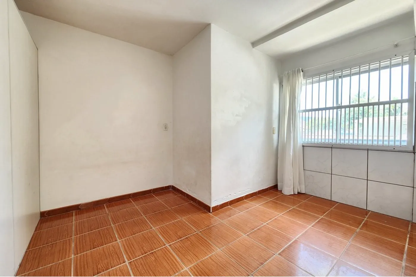 GEGH 135 Sala 590231179-237 - REMAX Dream On Exclusividades