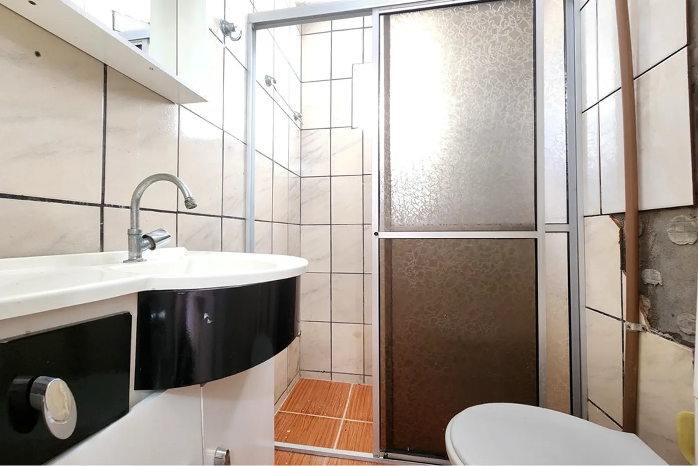 GEGH 135 Sala 590231179-237 - REMAX Dream On Exclusividades
