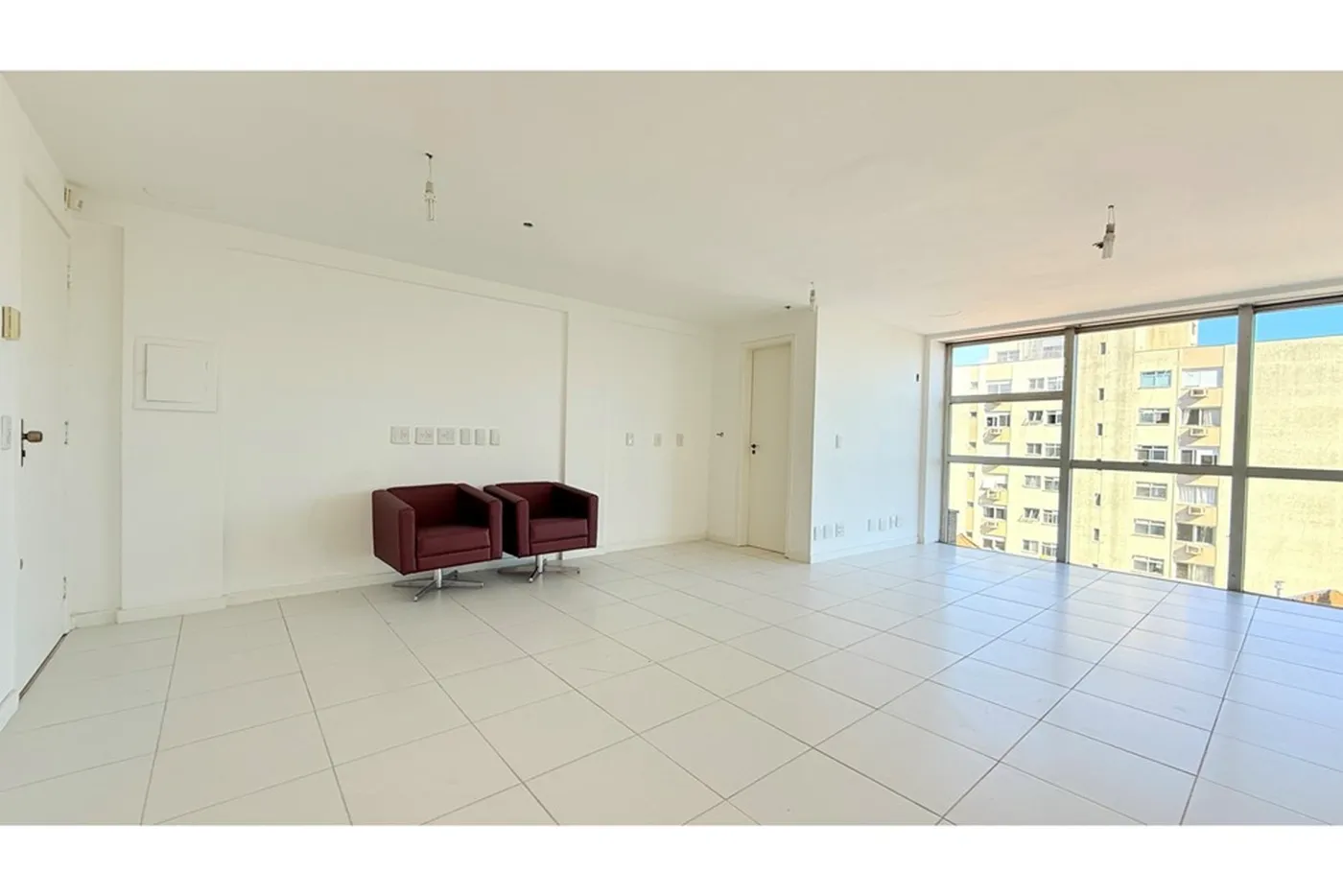 FAB 735 Sala 610101007-43 - REMAX Tri Exclusividades — foto 3