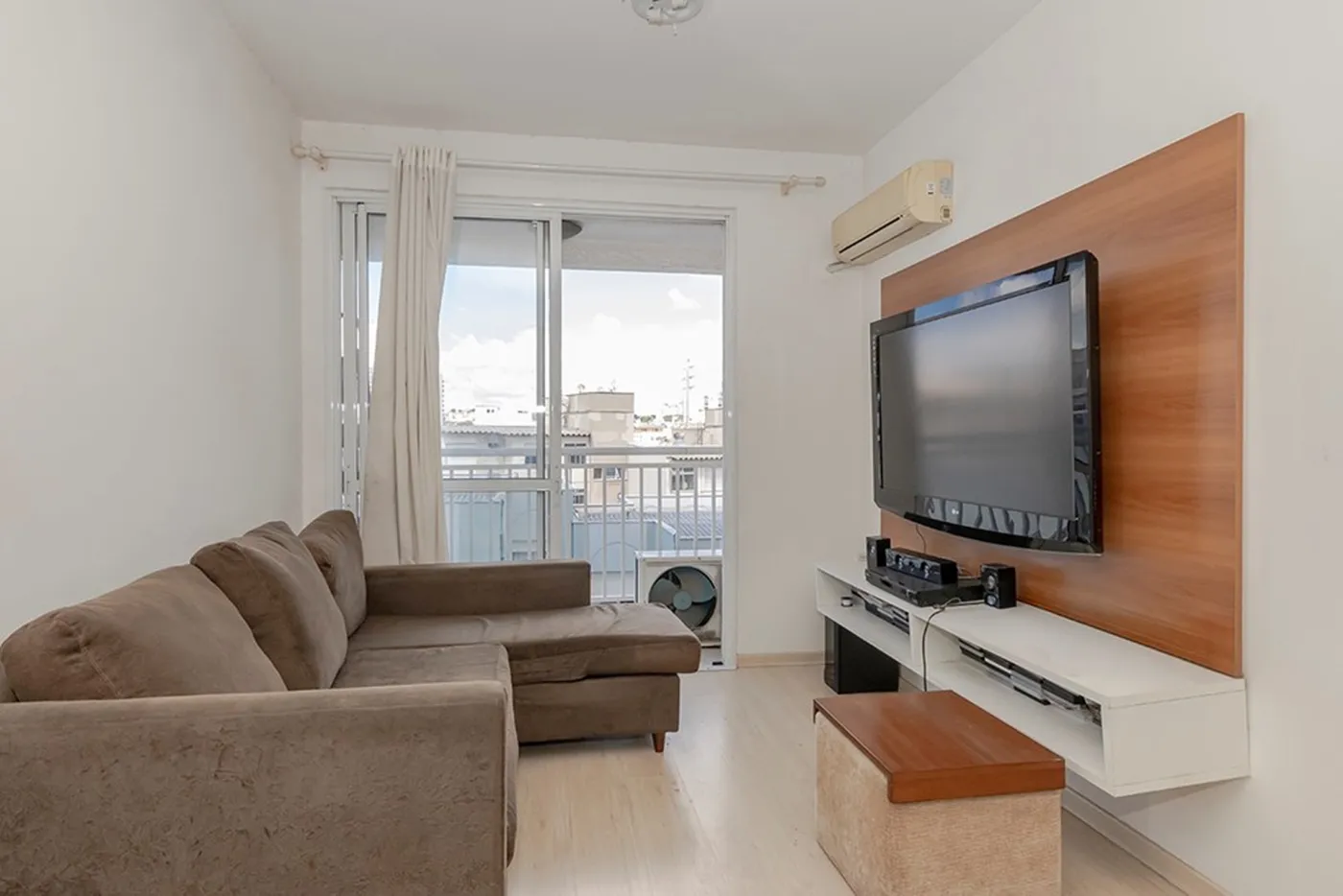CRL 135 Apto 612541029-42 - REMAX Street Exclusividades