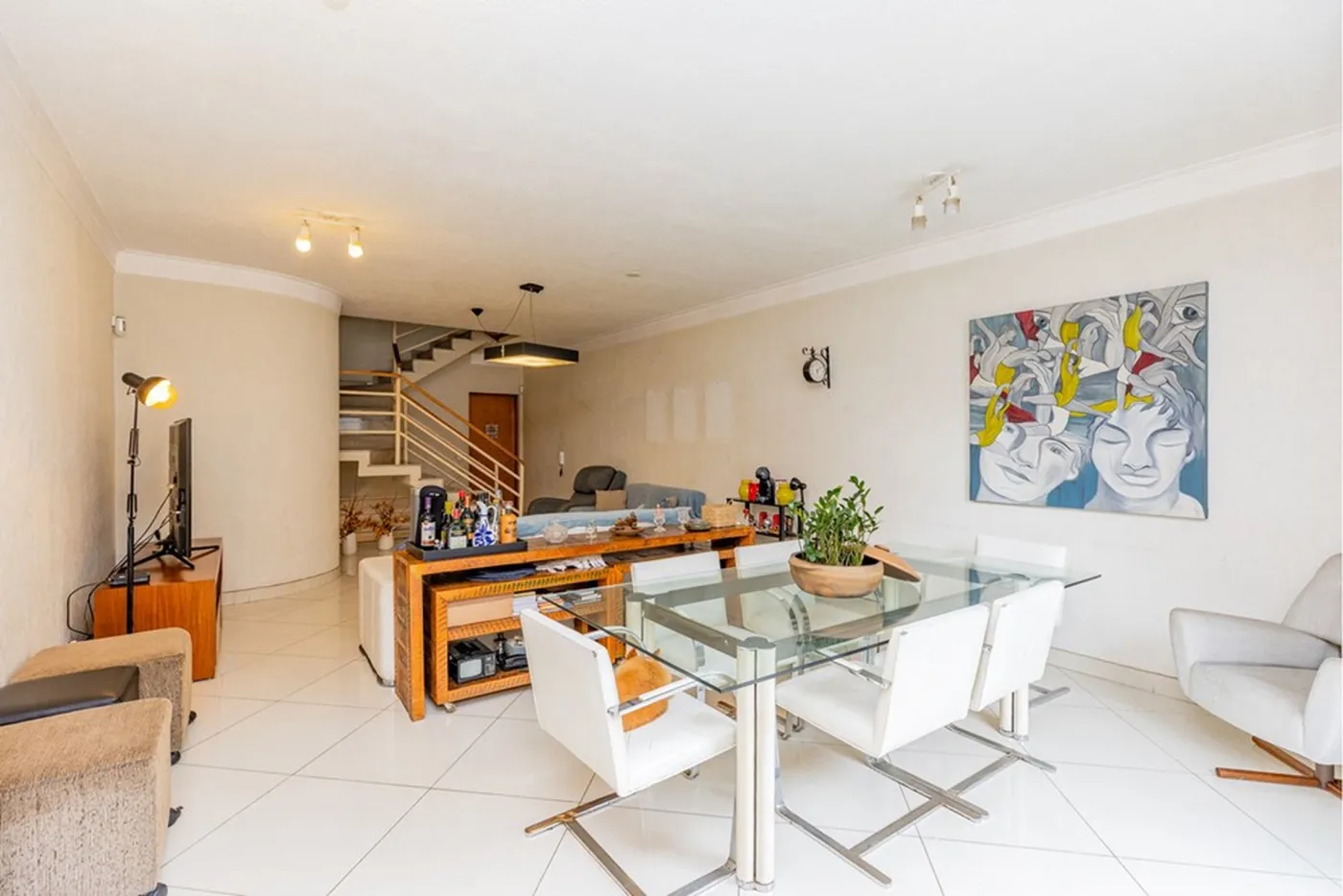 MDL 237 601131009-106 - REMAX Ares Exclusividades
