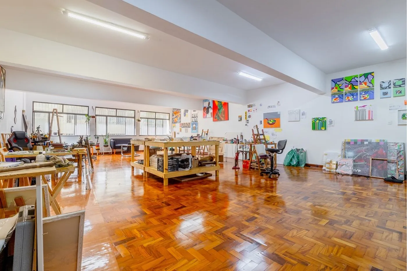 CCC 105 Sala 601081108-6 - REMAX Lepex Exclusividades — foto 2