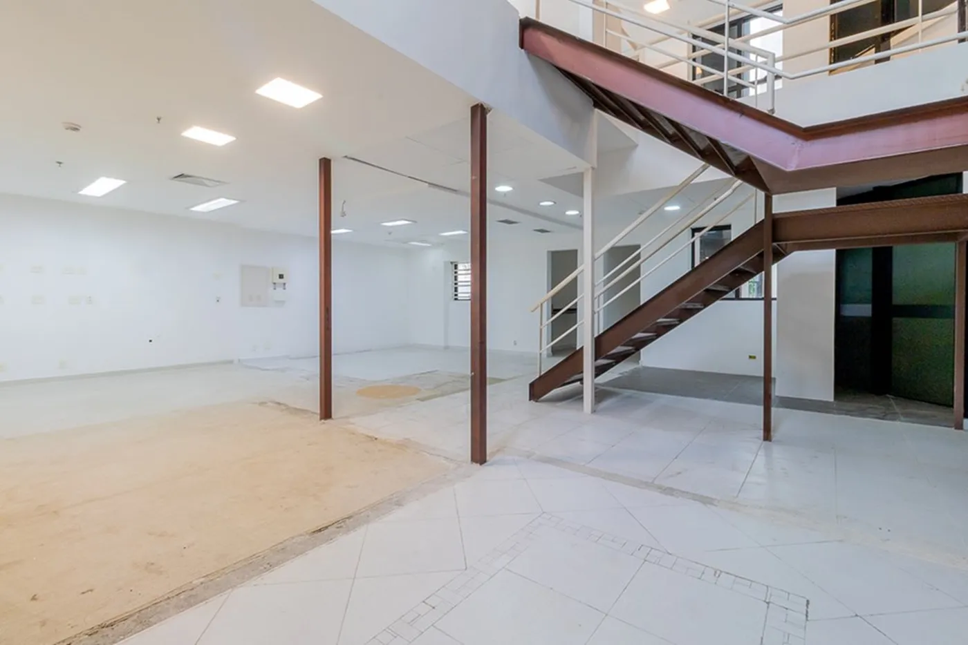 CCPG 515 Loja 601081007-133 - REMAX Lepex Exclusividades