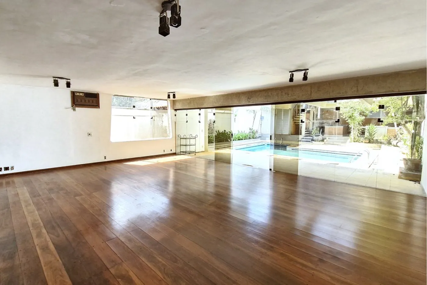 SASV 234 601361045-23 - REMAX Trio Exclusividades