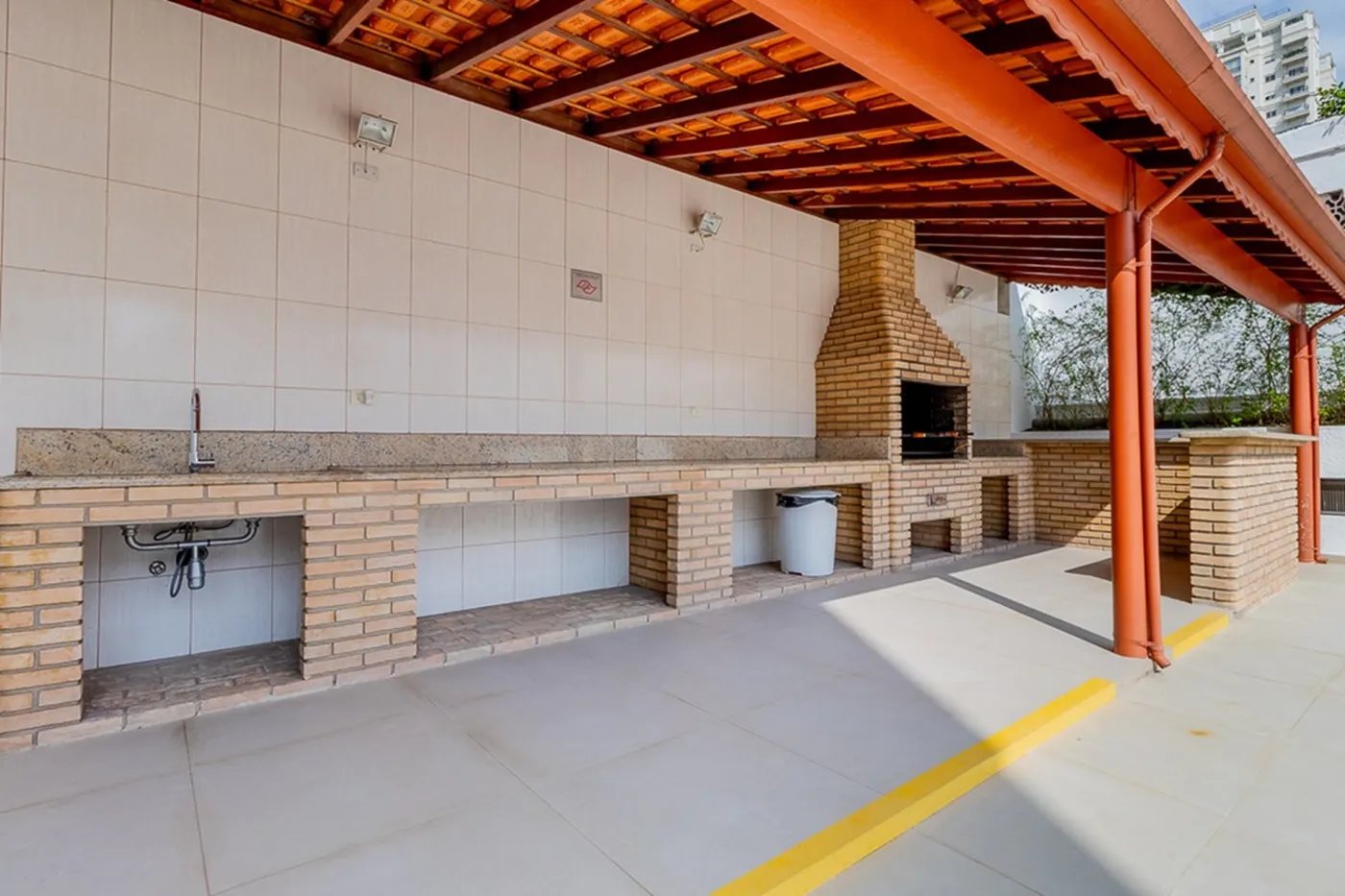 BI 555 Apto 601081006-149 - REMAX Lepex Exclusividades — foto 2