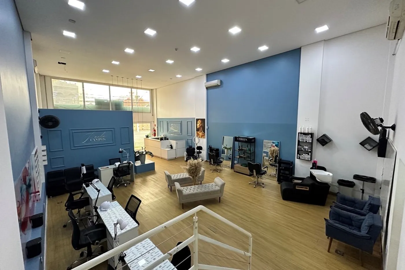 BP 201 Loja 601401067-84 - REMAX Paradisus Exclusividades