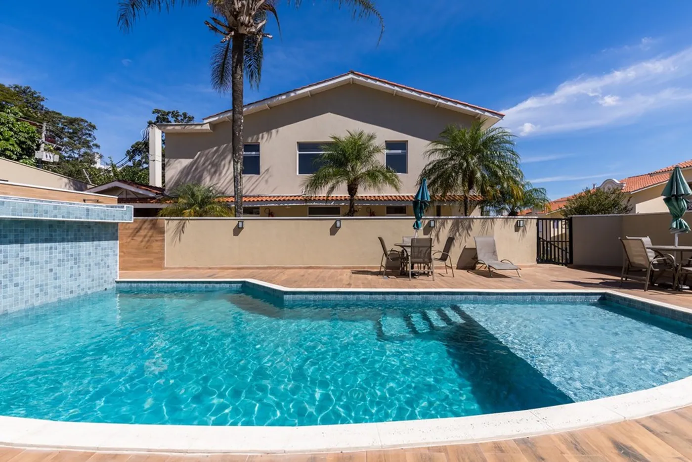 TRS 100 602221035-8 - REMAX Galeria Exclusividades
