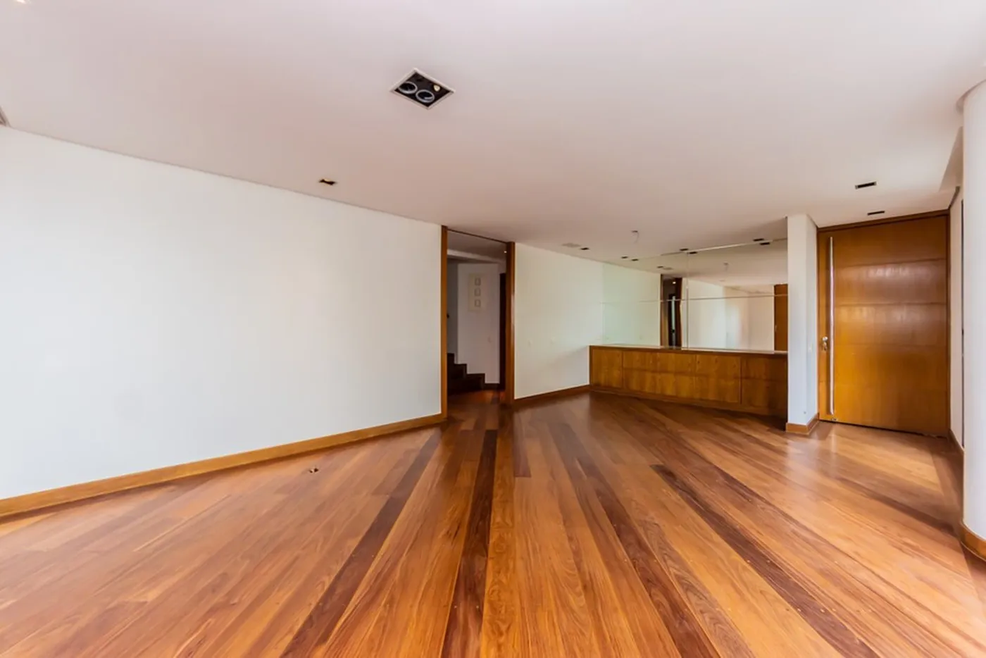 MDA 883 Apto 601721059-26 - REMAX Front Exclusividades