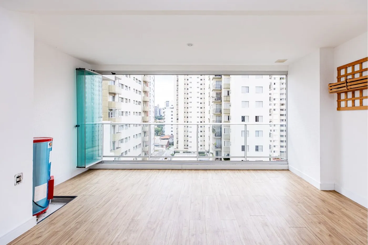 BNG 305 Apto 601131015-99 - REMAX Ares Exclusividades
