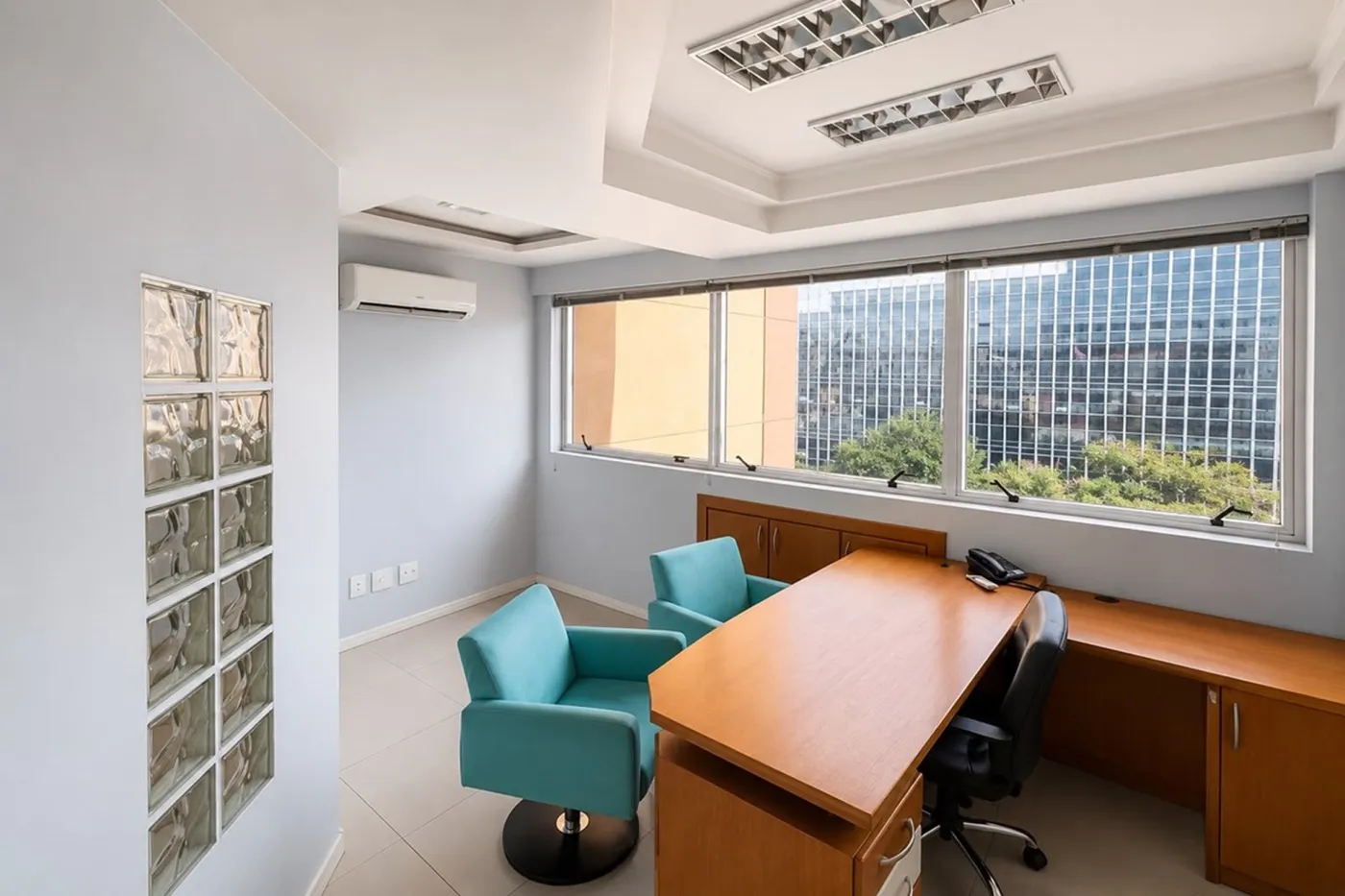 CQDJ 121 Sala 610241049-3 - REMAX 520 Exclusividades