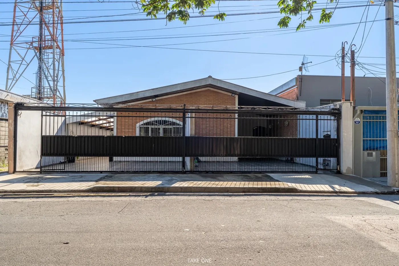 JMACDO 143 690591001-33 - REMAX Máxima Exclusividades