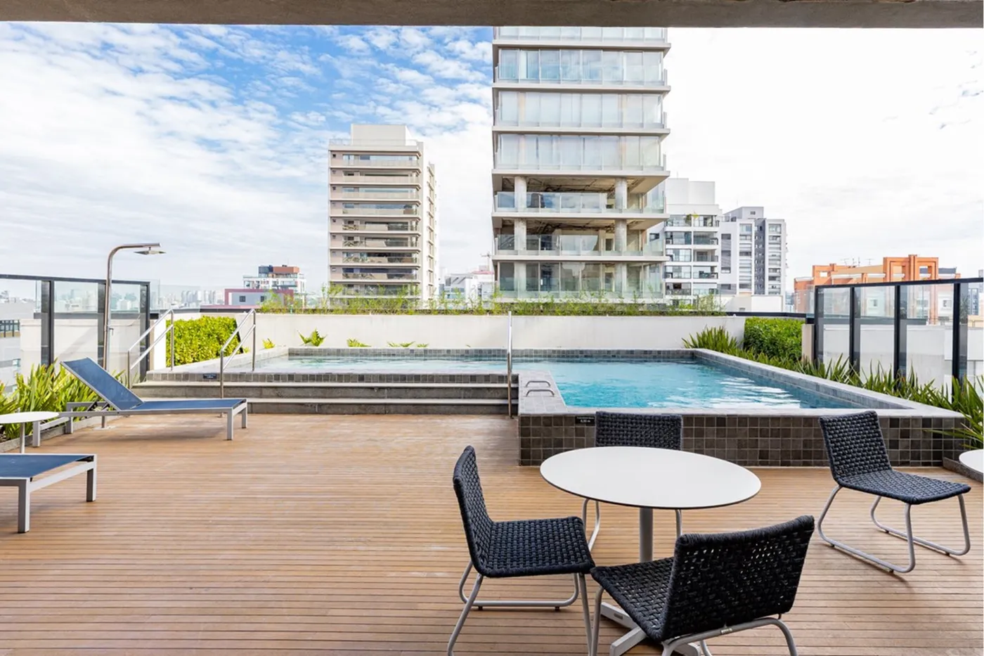 PAG 170 Apto 601131015-98 - REMAX Ares Exclusividades