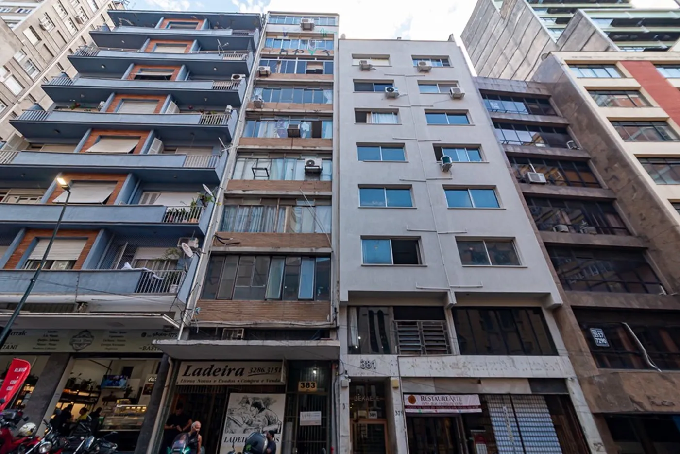 CHGC 383 Sala 610441018-7 - REMAX Diamond Orla Exclusividades