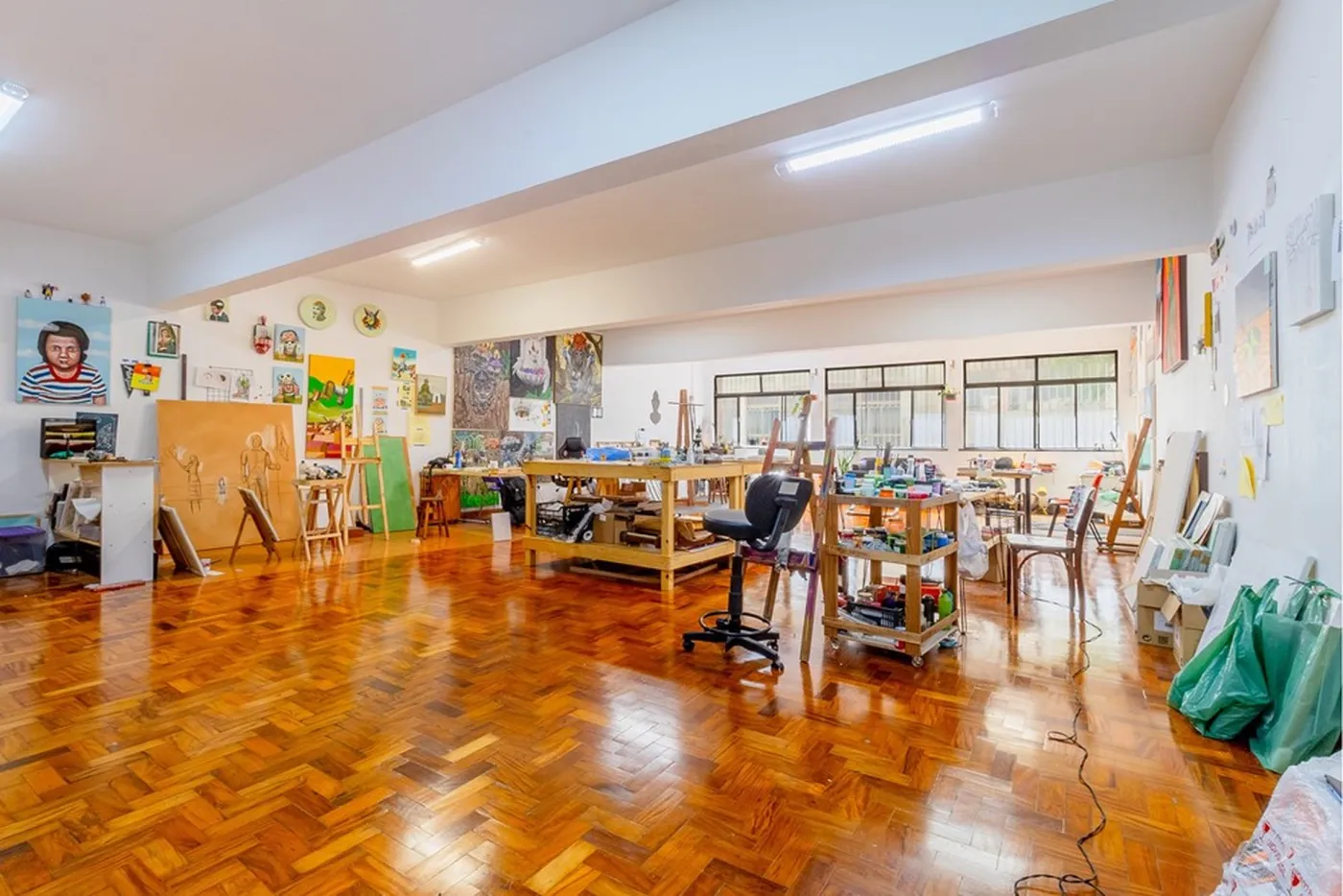 CCC 105 Sala 601081108-6 - REMAX Lepex Exclusividades